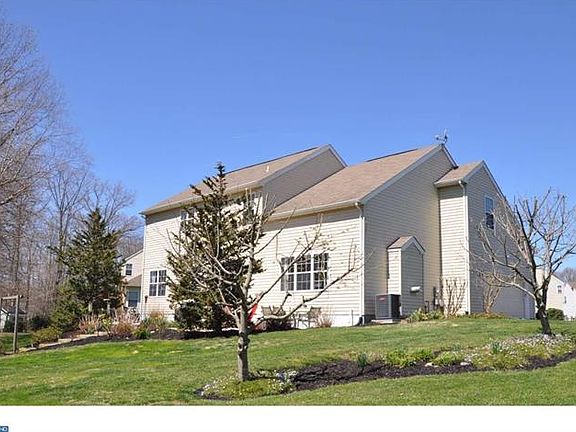 2nd image of 11 Whirlaway Dr