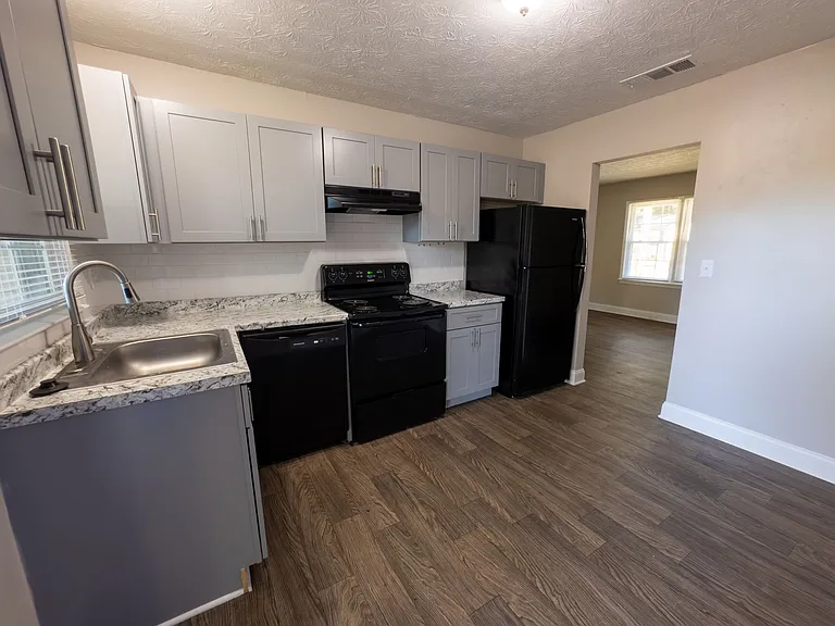 Bluestone Manor Apartment Homes — Photo 7