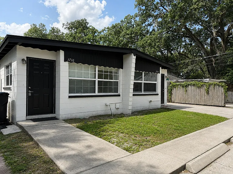 1716 E Kaley Ave — Photo 2