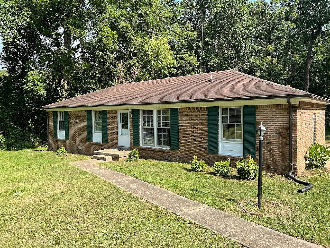 3 bed, 1060 sqft, $1,400 — Photo 2