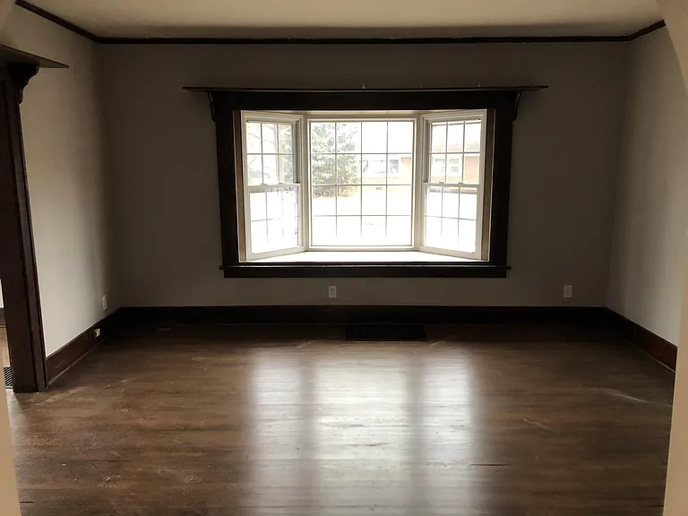 1626 W Clark St — Photo 9