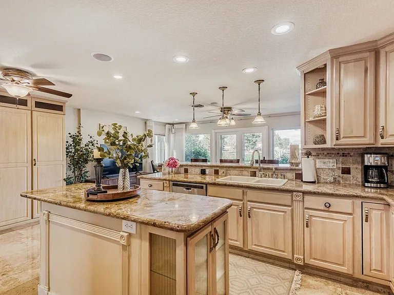 3151 Bel Air Dr — Photo 5