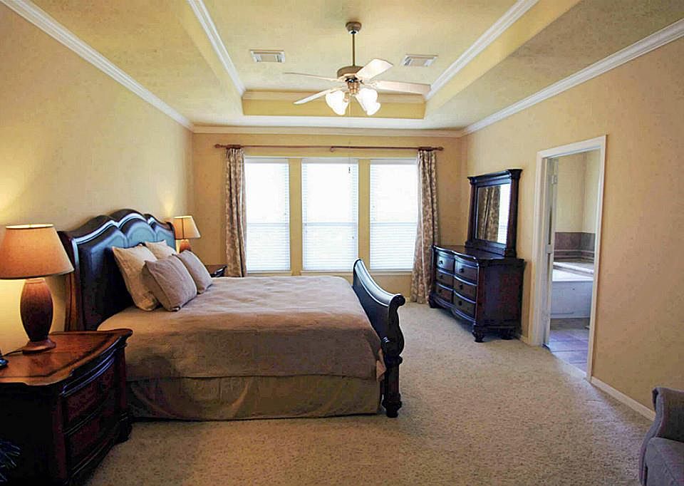 1st image of 128 White Dr