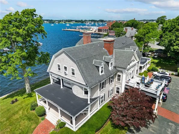 217 Hope St APT 8, Bristol, RI 02809