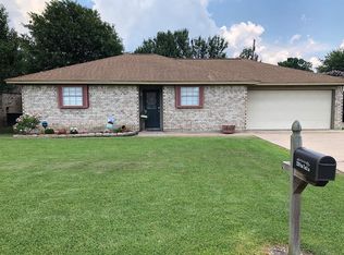 2520 Friar Tuck Ln, Groves, TX 77619