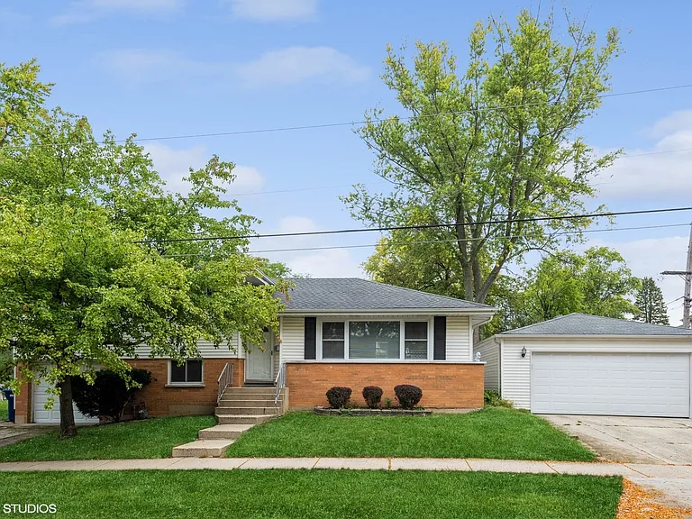 319 Shirley Ct — Photo 1