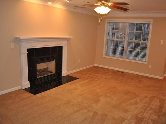 3rd image of 4924 Creekrock Ln