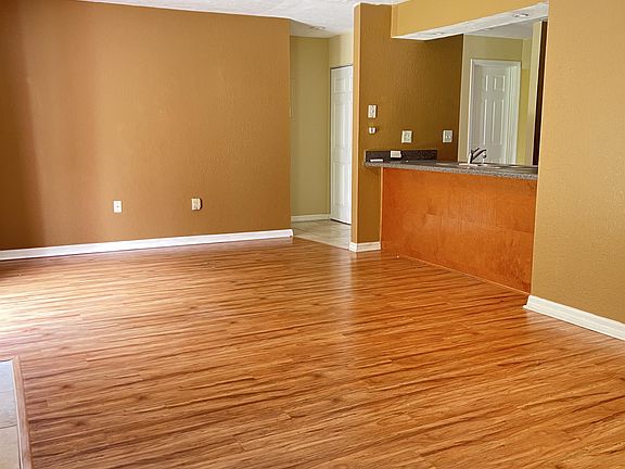 5th image of 564 Breckenridge Vlg #101-1