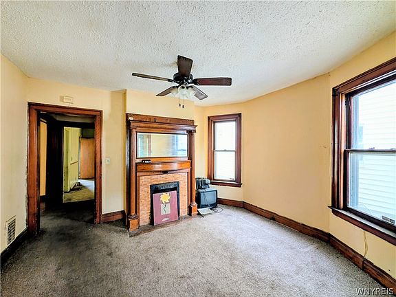 3rd image of 446 Northampton St