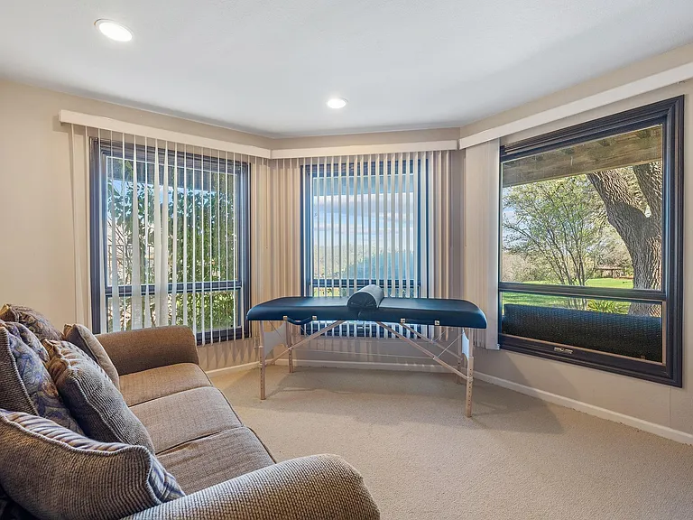 604 Rolling Green Dr — Photo 34