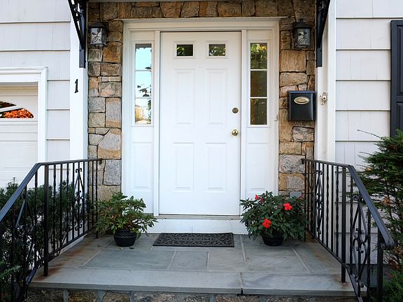 3rd image of 1 Haviland Ln