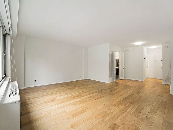 5th image of 220 E 60th St APT 2A