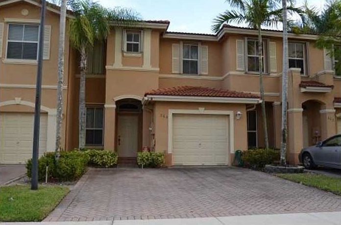 1st image of 260 Riverwalk Cir
