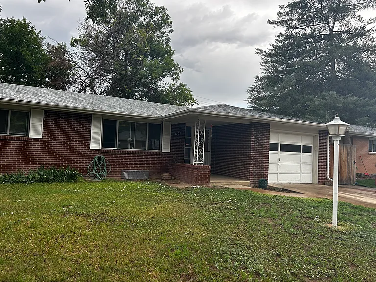 1731 Jewel Dr — Photo 2