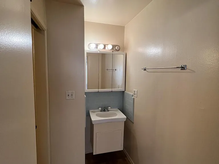 24463 Park St — Photo 14