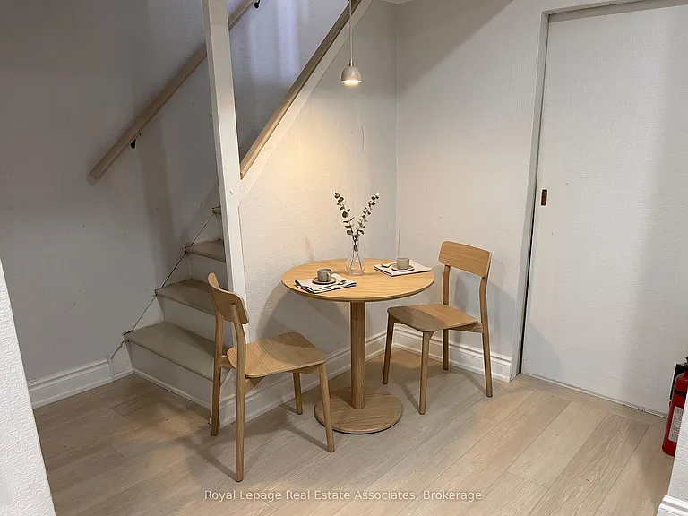 60 Toby Cres #LOWER — Photo 4