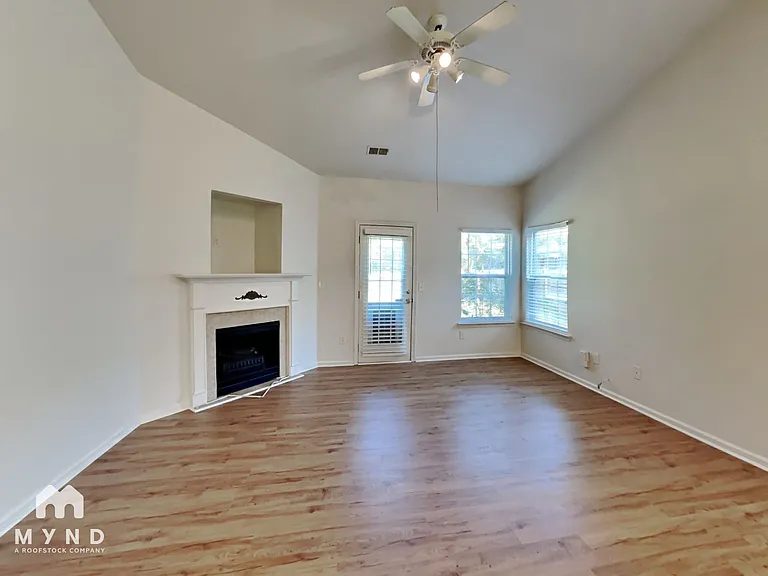 1297 Winwood Dr — Photo 2