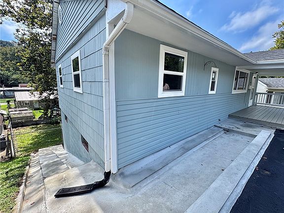 3rd image of 4036 40th St