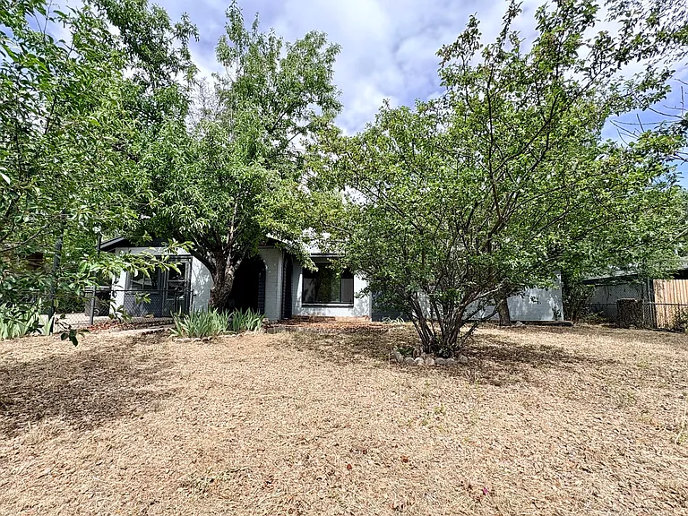 2804 N Jamison Blvd — Photo 2