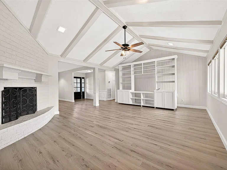 10602 Longmont Dr — Photo 11
