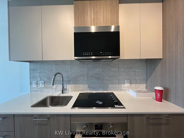 10 Oak St #2001 — Photo 4