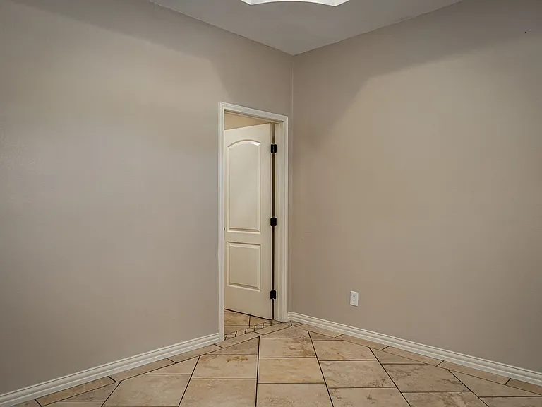 101 Margaret Ln — Photo 11