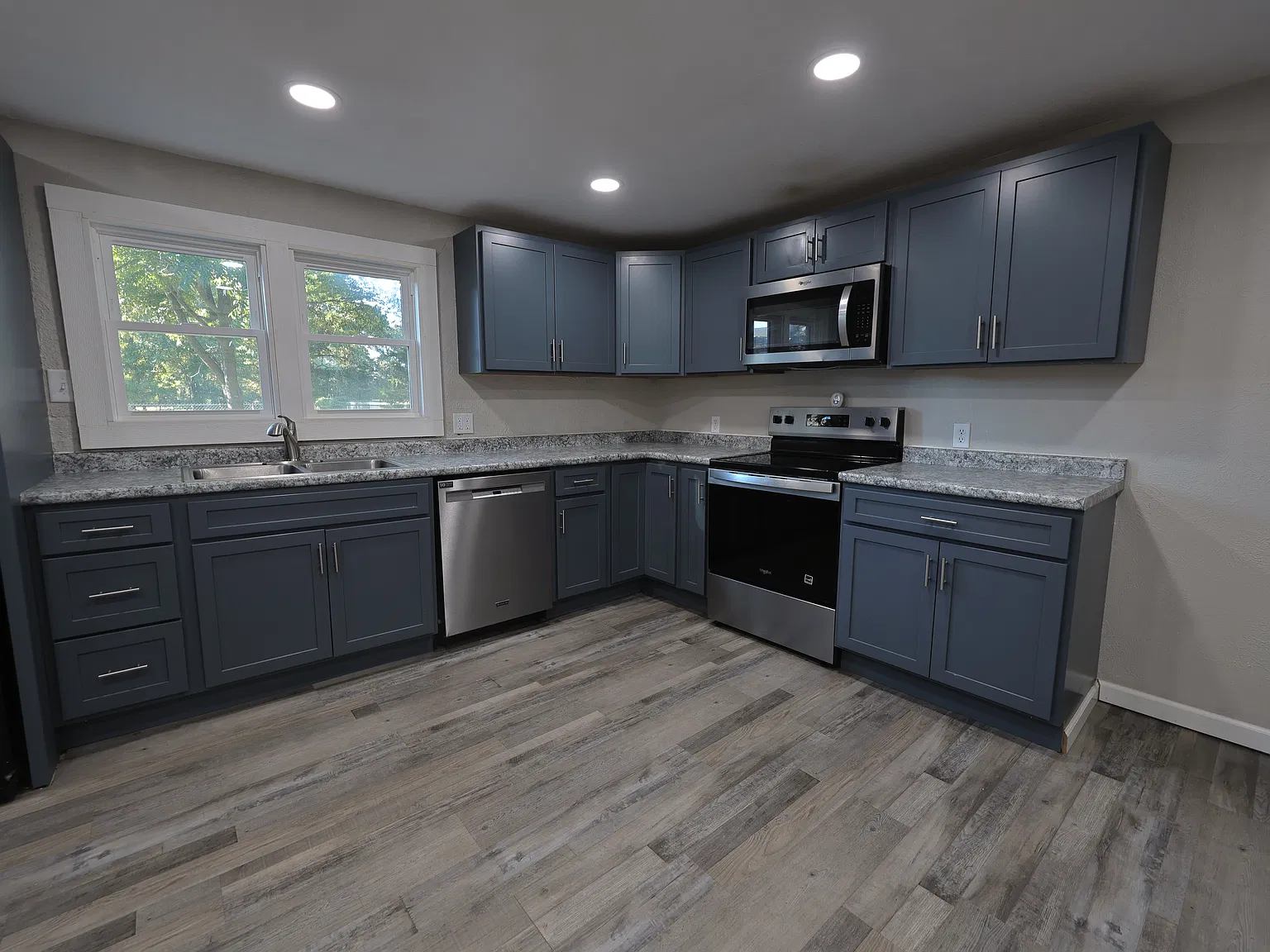 104 W Hamilton St — Photo 2