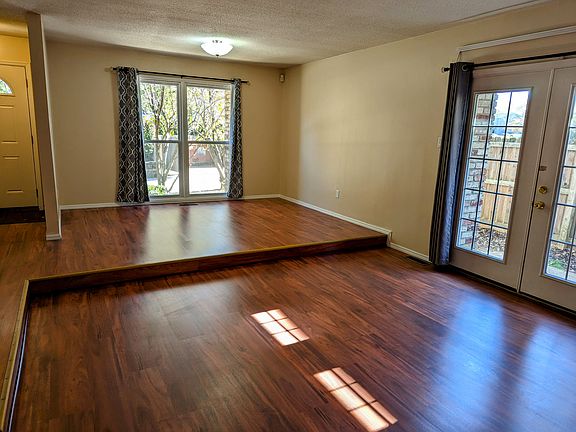 5th image of 1147 Town And 4 Parkway Dr #1147