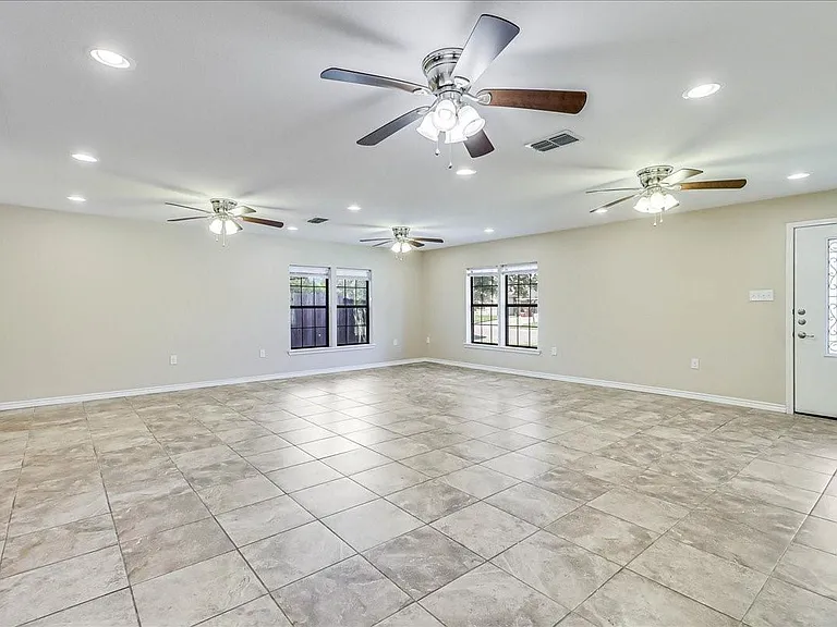 2111 E Lott Ave — Photo 14