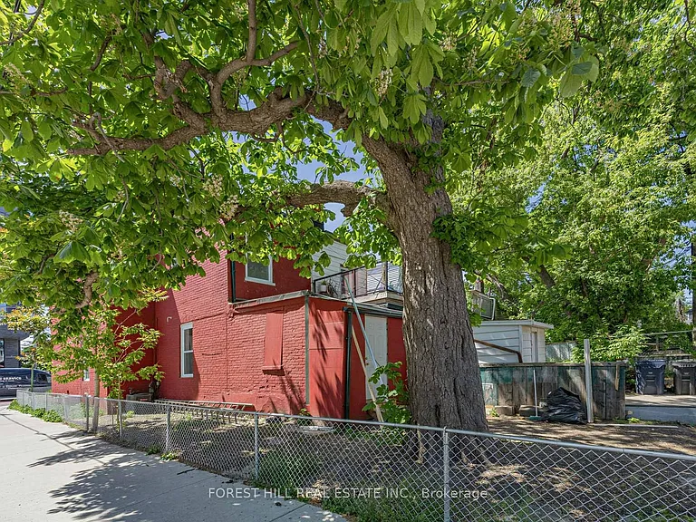 419 Dufferin St — Photo 28