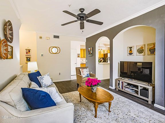 5th image of 10075 GATE Parkway N #1106