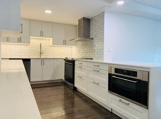 15367 Buena Vista Ave #102, White Rock, BC V4B 1Y7