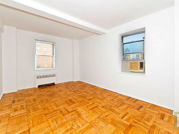 4th image of 550 Grand St APT G8d