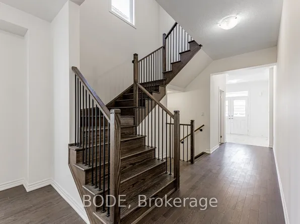 15 Huggins Dr, Whitby, ON L1P 0N4