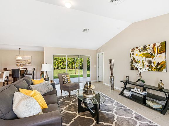 2nd image of 4724 NW 39th Pl
