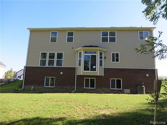 2nd image of 1134 Parkway Trl