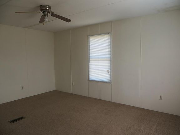 4th image of 204 E Tower Ln