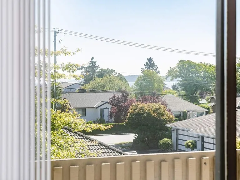 2433 Malaview Ave — Photo 5