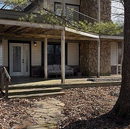 2nd image of 146 Wagon Wheel Rd