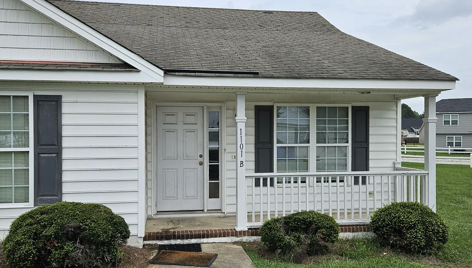 3 bed, $1,300 — Photo 1