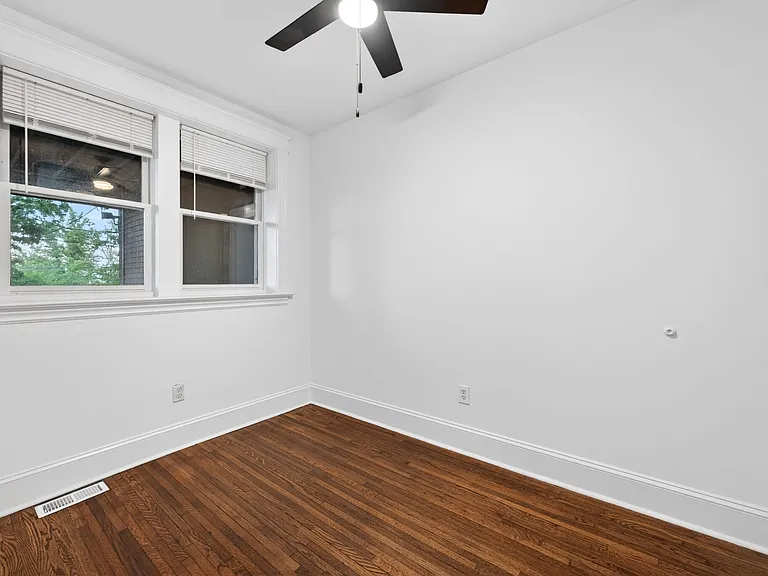 5750 Pershing Ave #2W — Photo 20