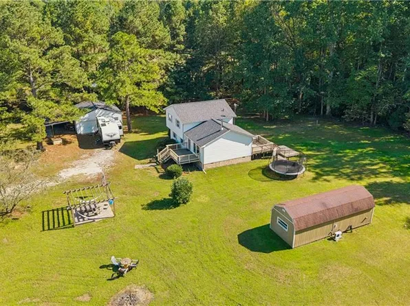 2600 Wright Rd, Saluda, VA 23149