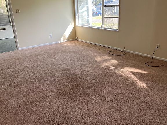 4th image of 704 Morton Ave NE