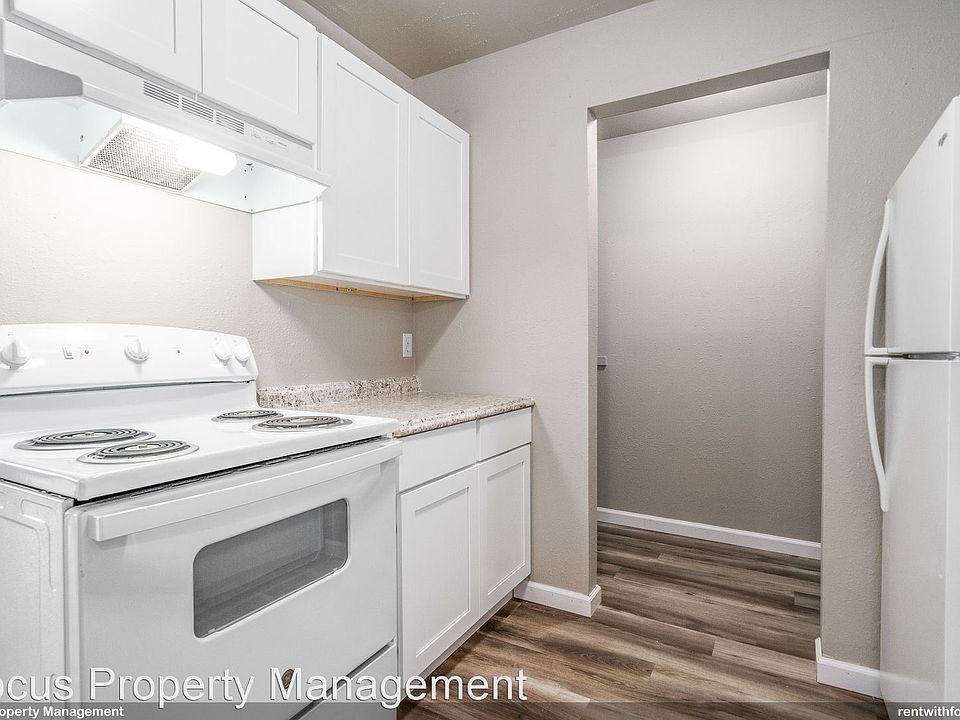 1st image of 505 Oakridge Ln #13045984