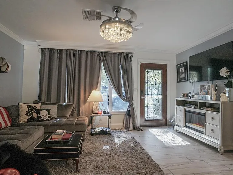 328 Carl Ave — Photo 5