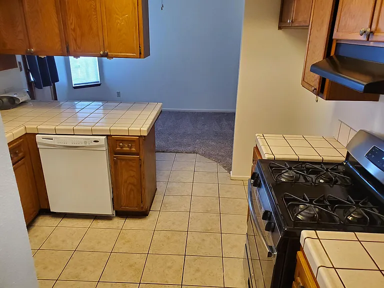 5908 Lugene Ave — Photo 9