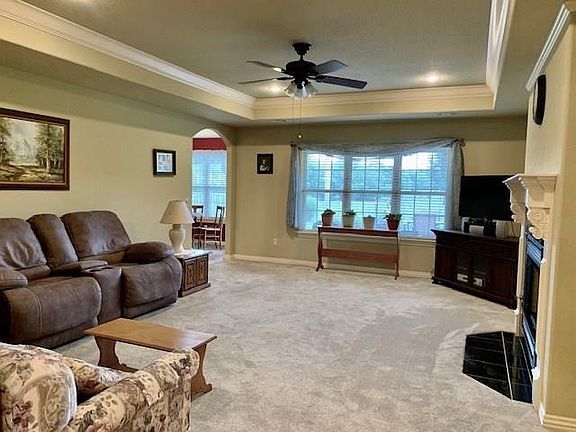 5th image of 611 Eagle Dr