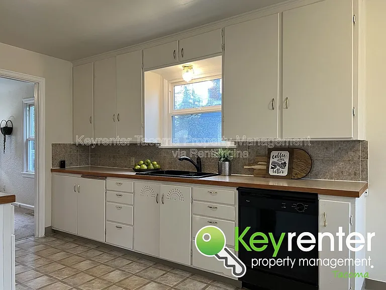 4816 E G St — Photo 7