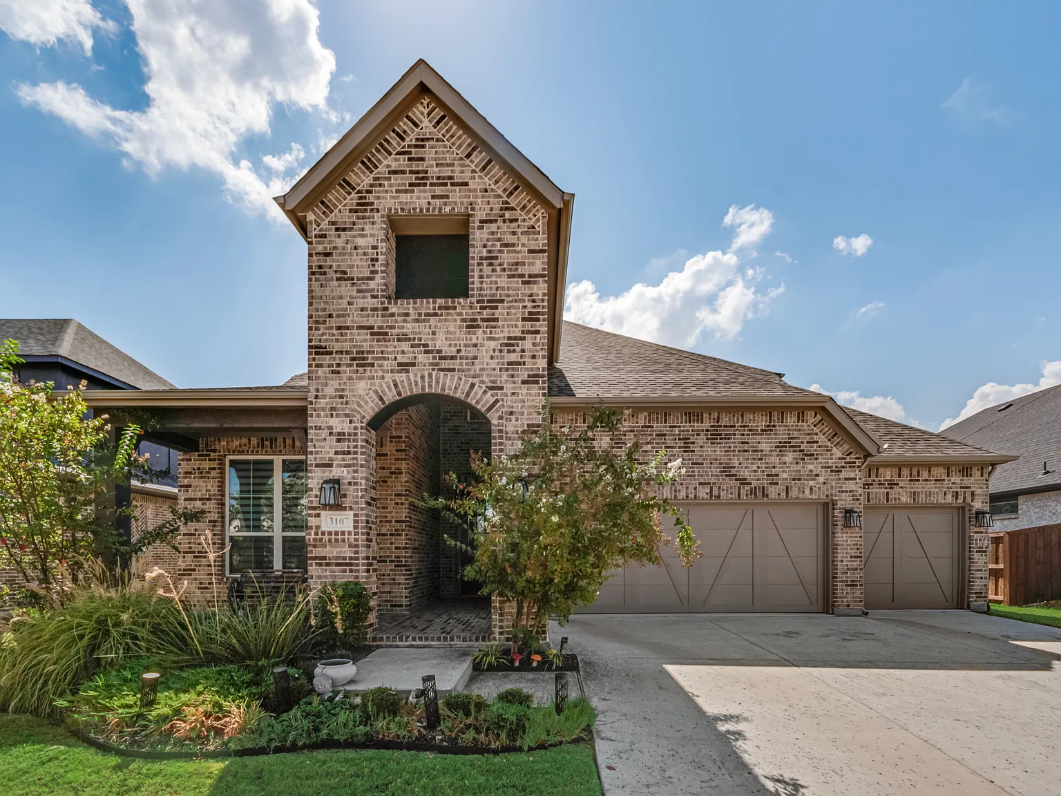 4 bed, 3383 sqft, $4,899 — Photo 3