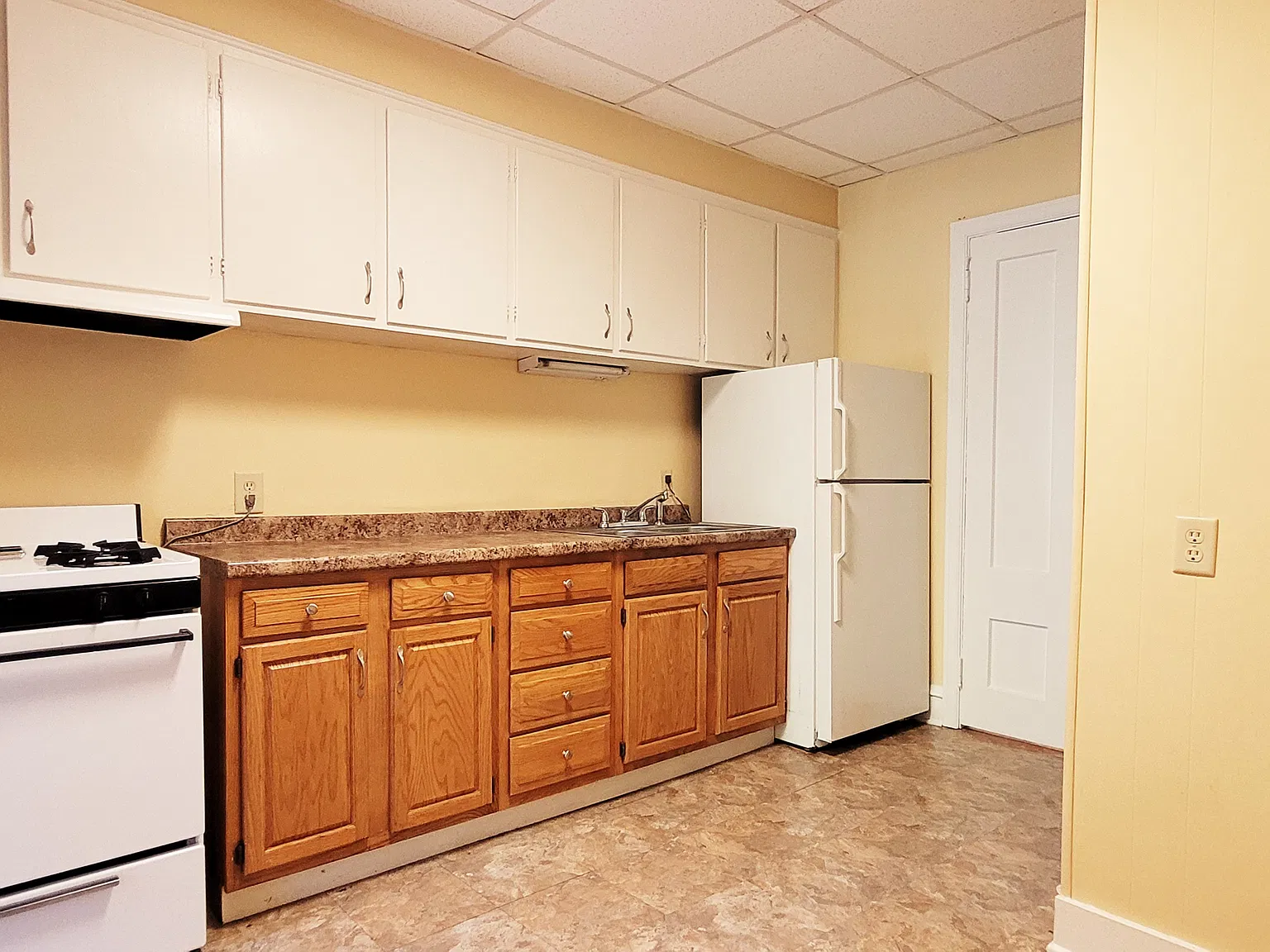 1 bed, $895 — Photo 1